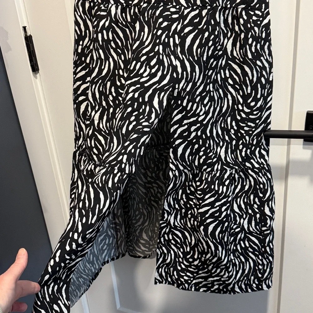 Nine West Set - Midi Skirt with Slit and V Neck Sleeveless Shell Top Medium EUC - Picture 13 of 13